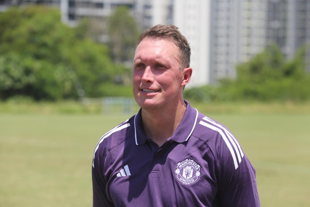 欧冠决赛下注-菲尔·琼斯随曼联青年队抵达中国香港，对阵枪手最难忘8-2一役